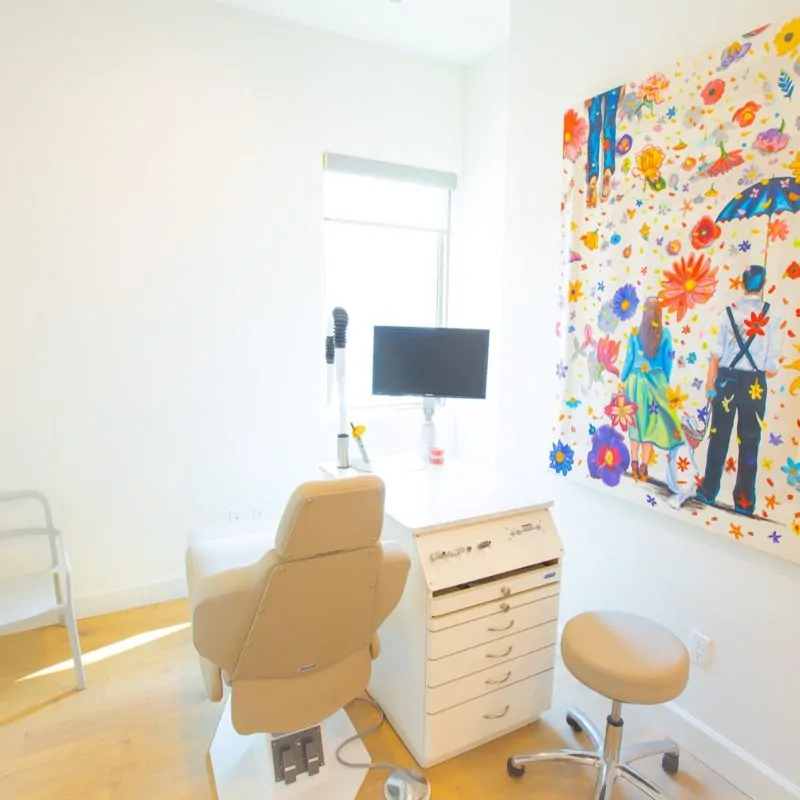 Carter Higgins 2019 Office 19 800x800 - Braces bracket fell off? Here’s What To Know